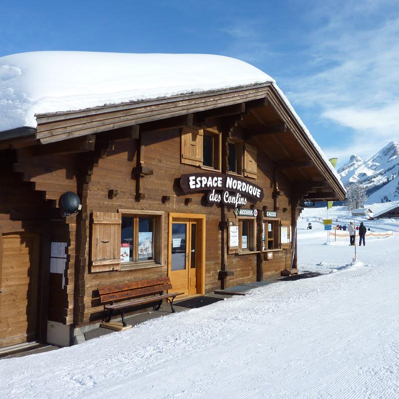 Chalet Espace Nordique des Confins enneigé